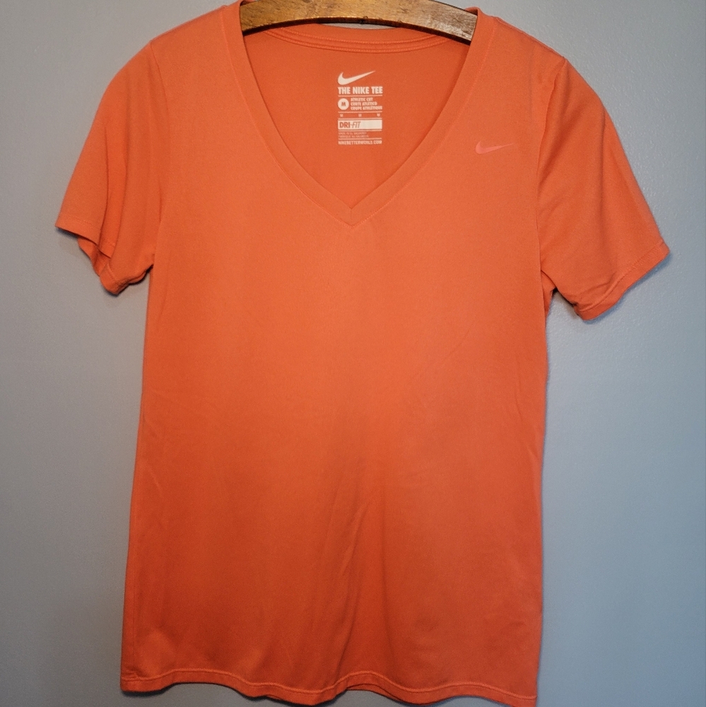 Nike Dri-Fit V-Neck The Nike Tee Short Sleeve T-Shirt Orange‎ Coral Size Medium